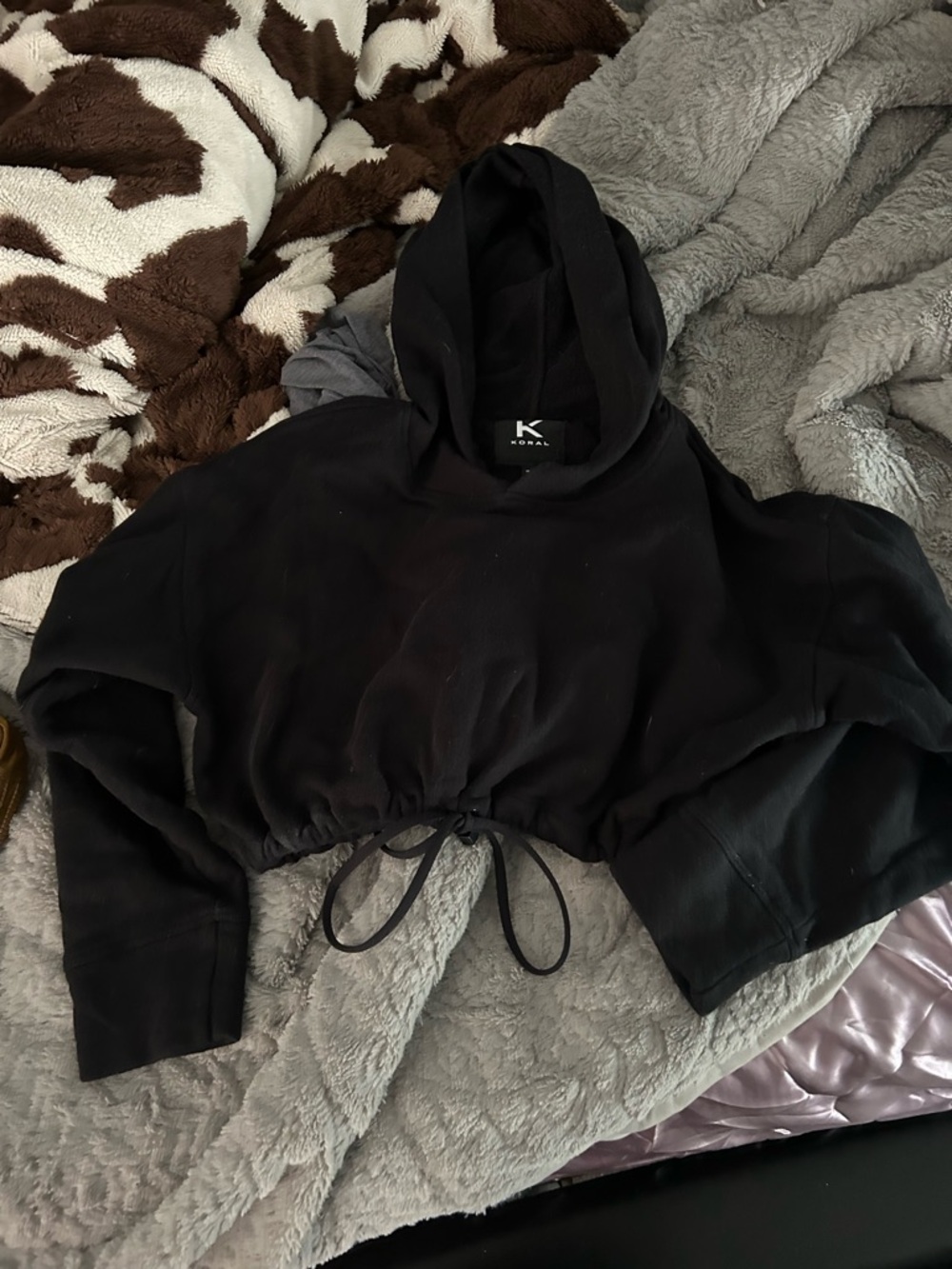Koral black crop hoodie med